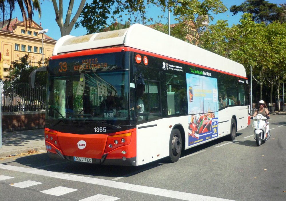 Un bus TMB dans les rues de Barcelone