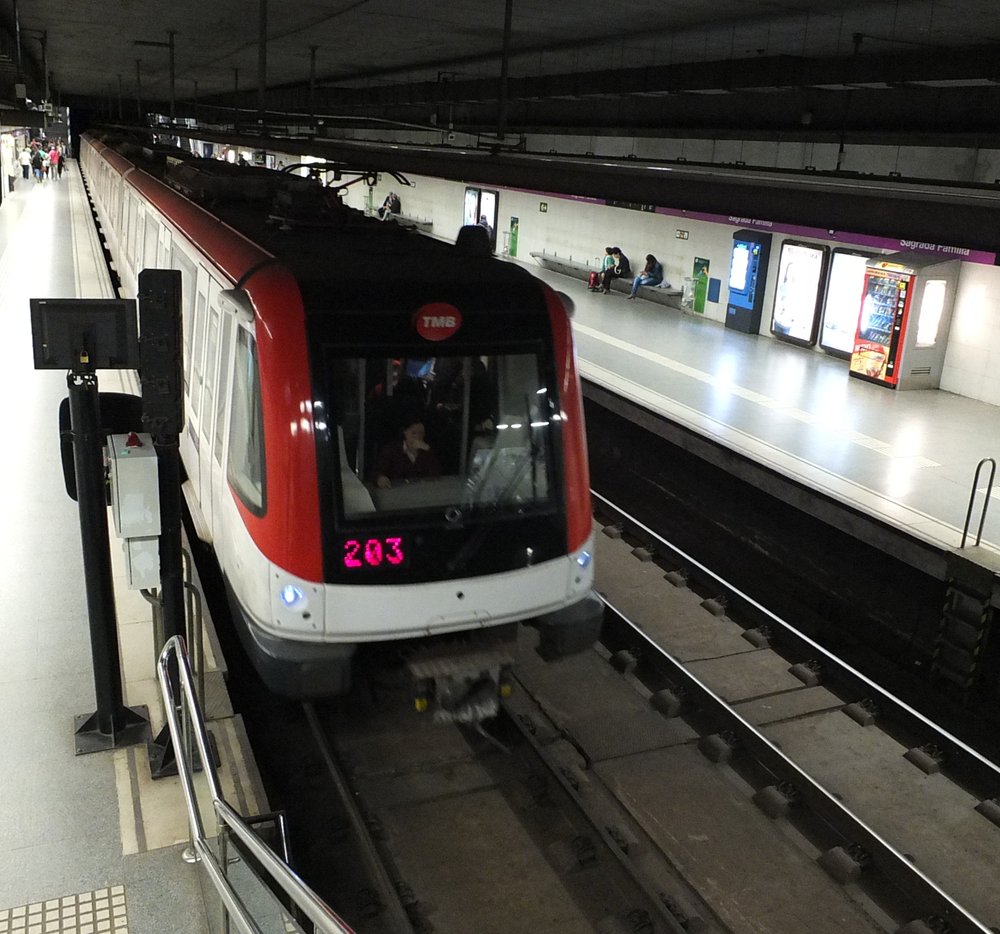 Une rame du métro de Barcelone (TMB) à quai