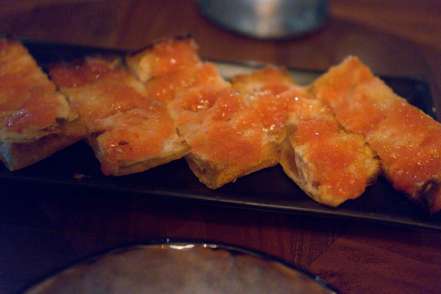 Tranches de pa amb tomàquet, pain frotté à la tomate