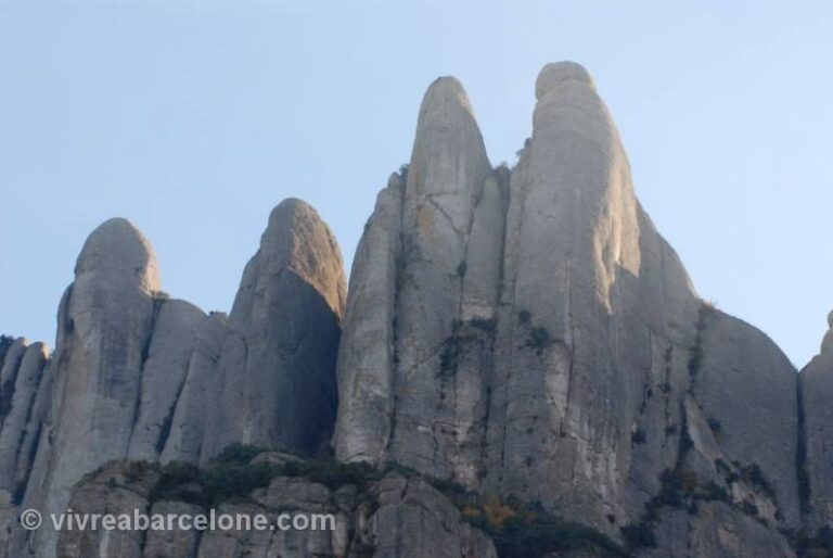 Montserrat à pied : Sant Jeroni, la Santa Cova et la montagne que les cars ne voient pas