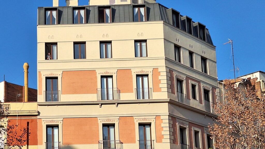 Un immeuble du carrer del Comte d'Urgell à Barcelone, rue du bureau de Business France