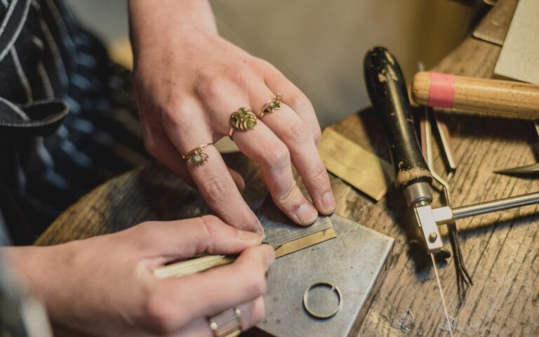 La Jungle Bijoux, ateliers de bijouterie en français