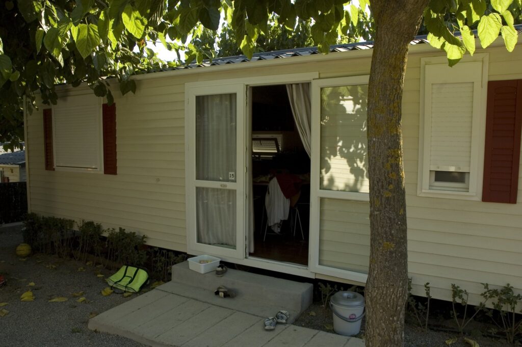 Vivre à l’année dans un mobil-home en Catalogne : ce que dit vraiment la loi