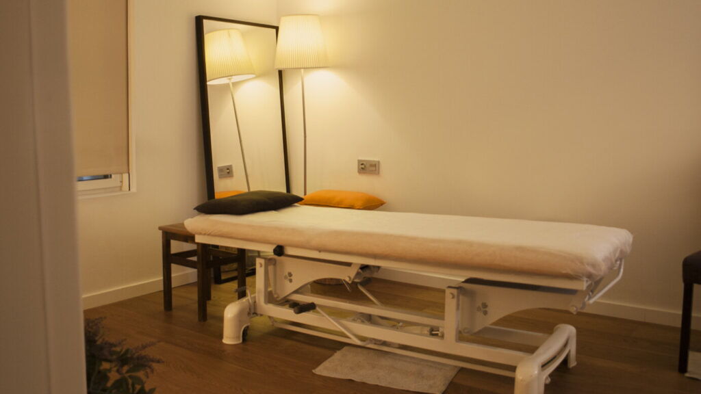 La salle de consultation d'Osteopatía Tigre, Via Laietana à Barcelone
