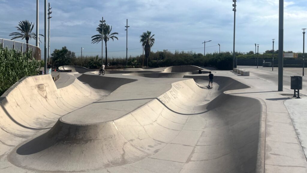 Faire du skate à Barcelone : où rouler, et où c’est interdit